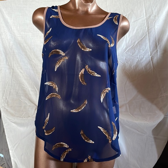 E Hanger M feather Lattice Back Sheer Top - Picture 2 of 8